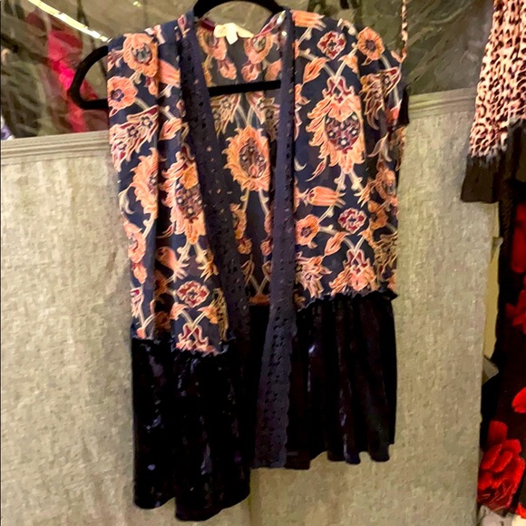 🌼 Stunning Sheer and Crushed Velvet cardigan 🌼 - Picture 1 of 4